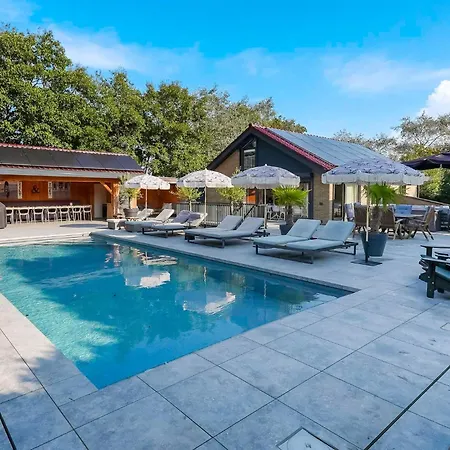 Feriehus West Nieuwlandseweg 25a - - Poolvilla Zilt & Zoet *